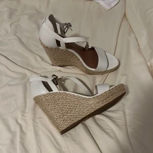 Like new Gianni Bini Wedges size 8